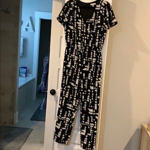 NWOT Halston jumpsuit zip up back, size medium.